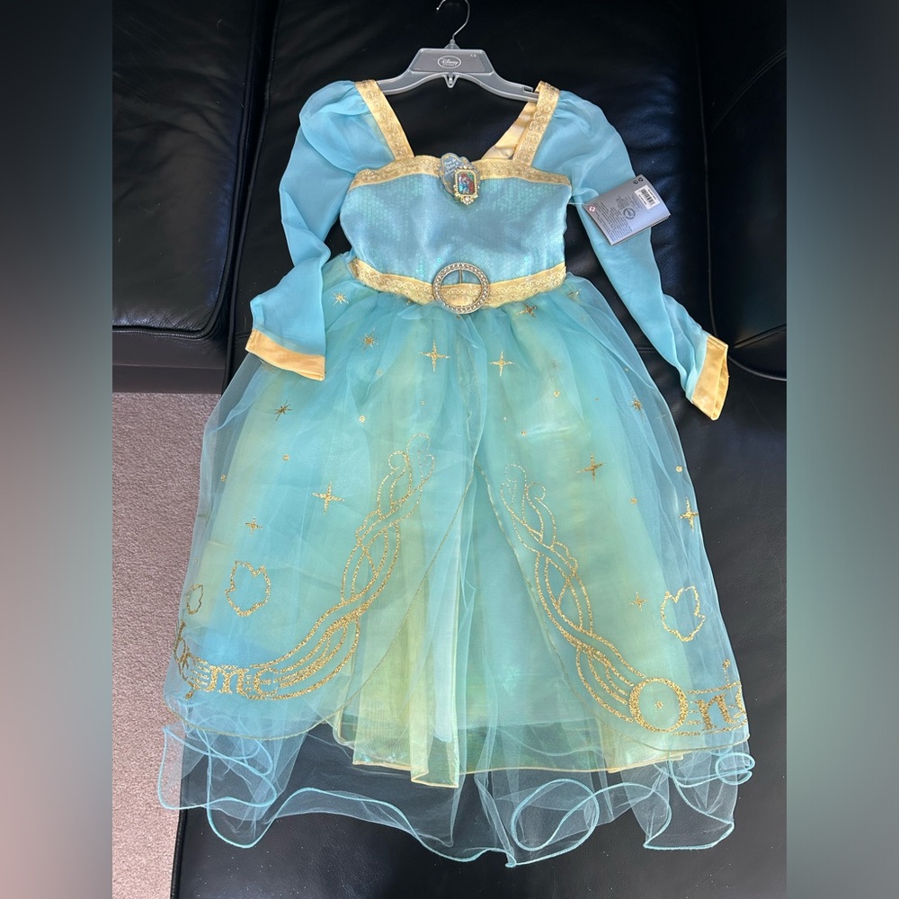 Beautiful Merida  dress size 7/8 new with tags long sleeves